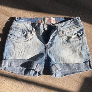 Worn a decent amount of times still in good condition blue jean shorts size 3